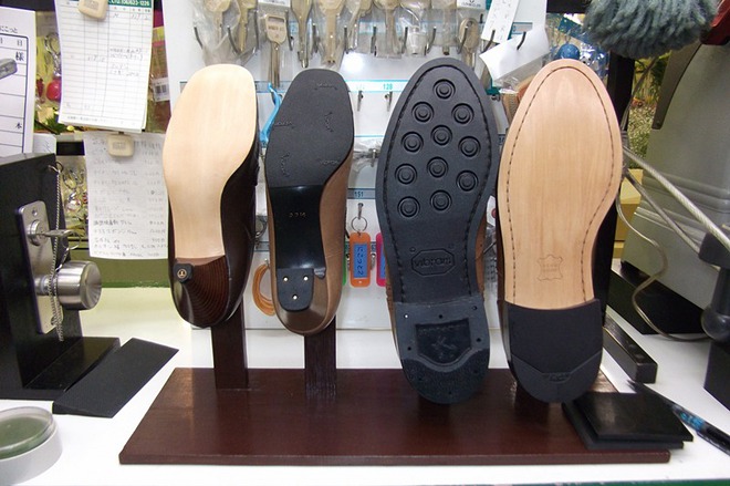 女性用靴の修理見本も店頭にてご覧いただけます。